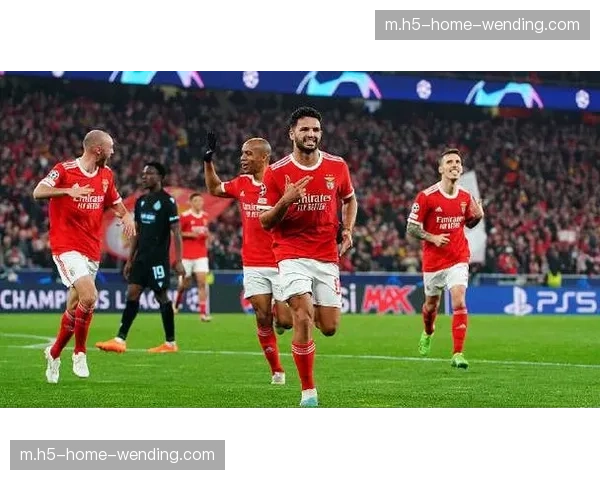 本菲卡客场需净胜两球压力 战术被迫激进后防漏洞放大